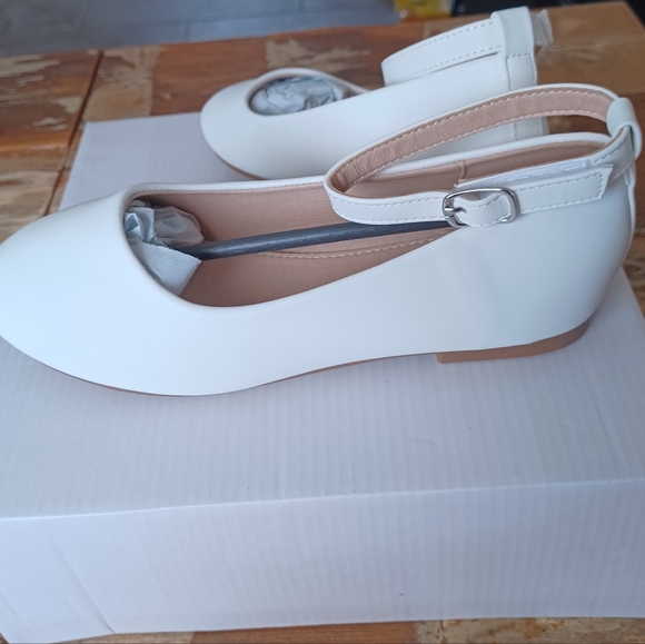 Shoes - Picture 2 of 6